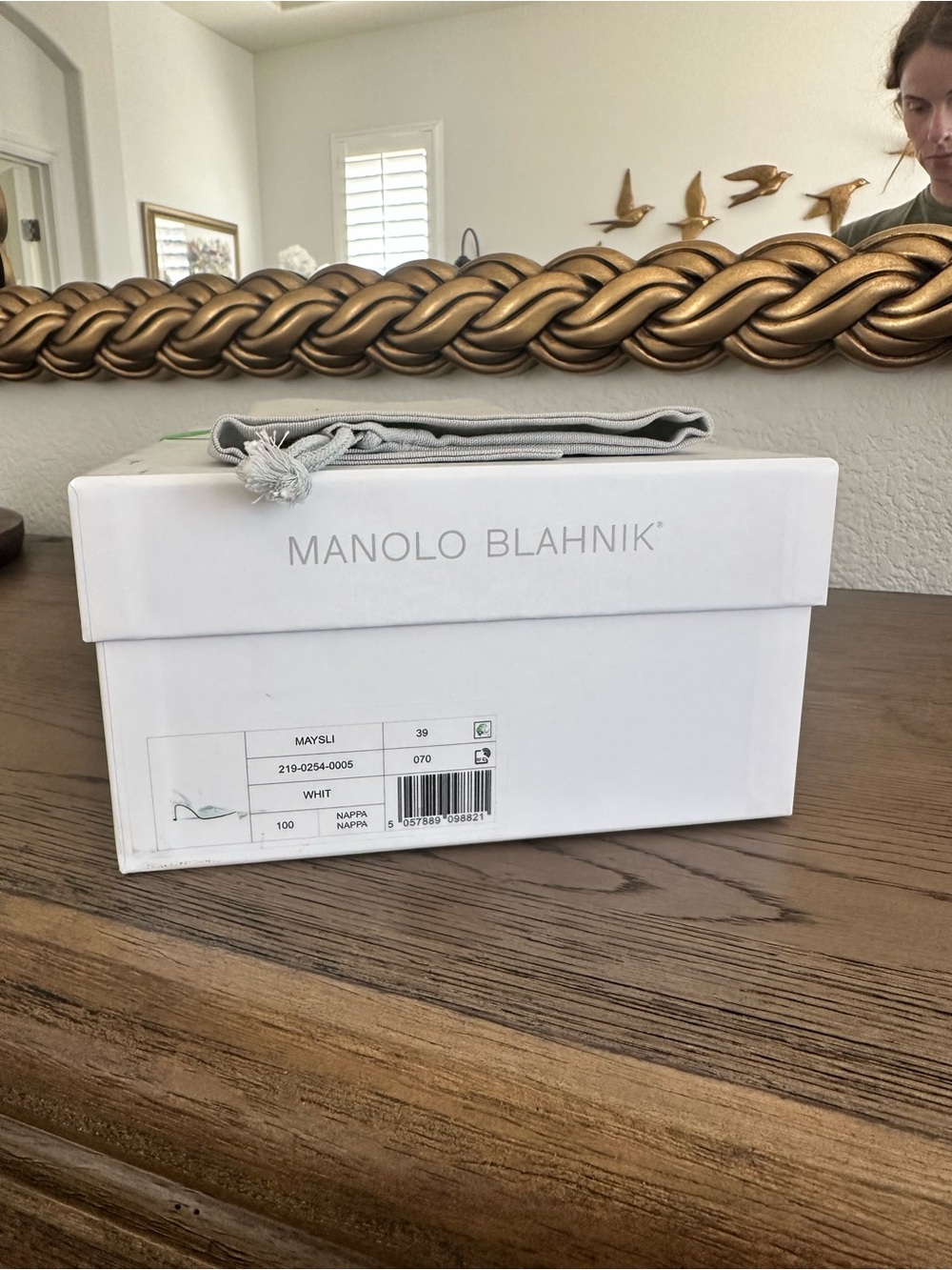 Manolo Blahnik White Maysli Slingback Pointed-Toe Heels - Picture 4 of 4